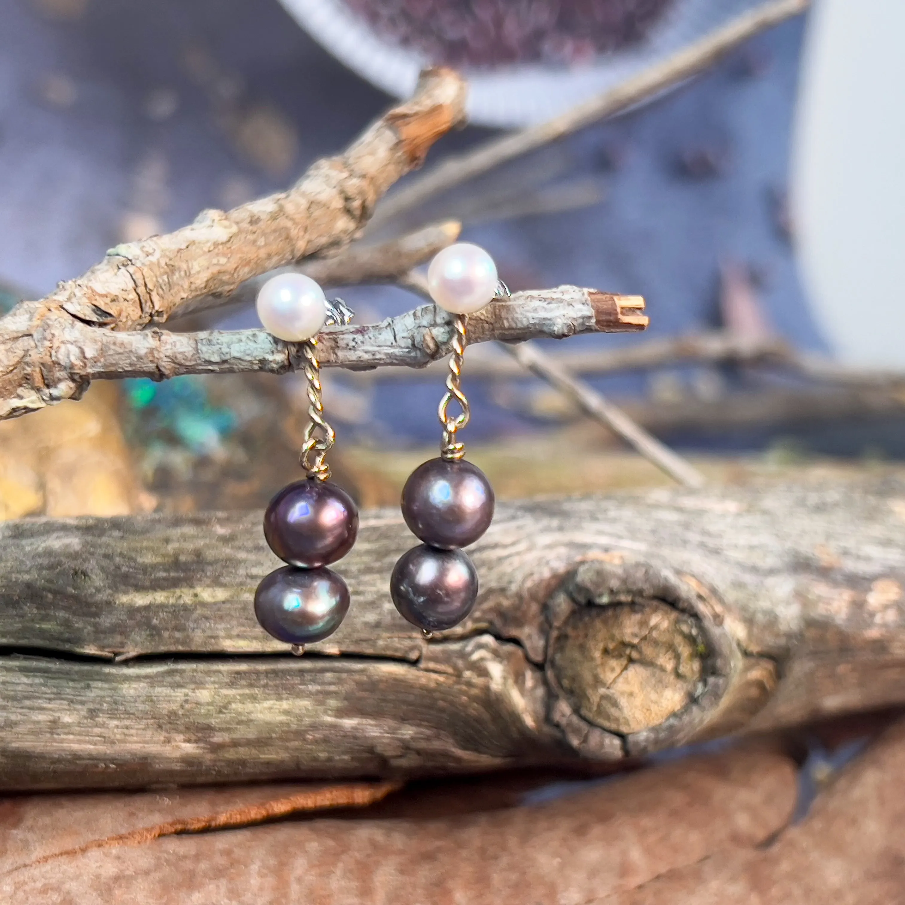 14kt White and Yellow Gold dangling White and Black Pearl earrings