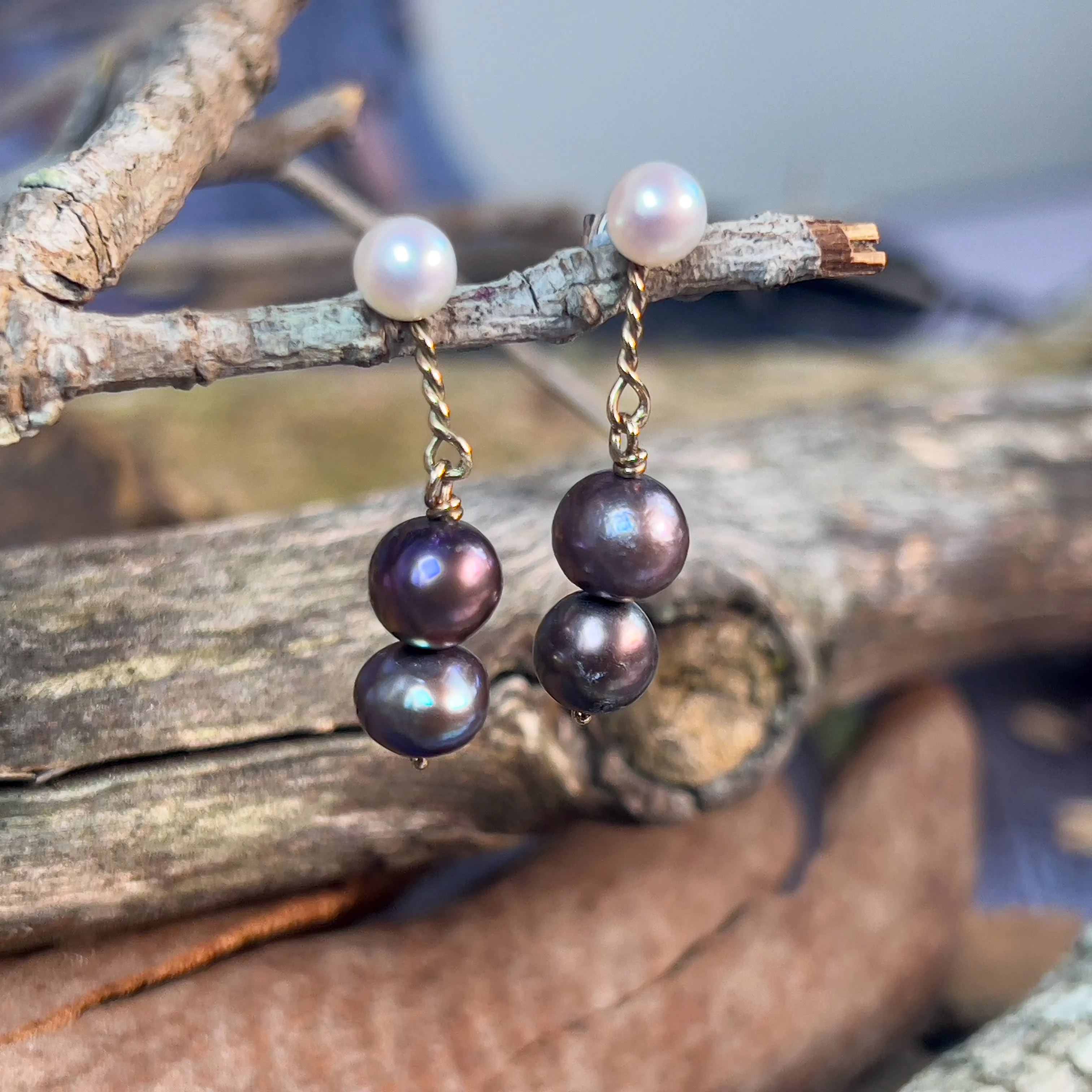 14kt White and Yellow Gold dangling White and Black Pearl earrings