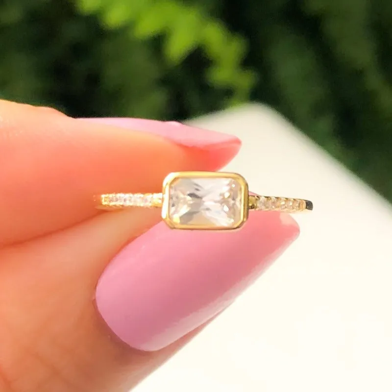 Cora in Gold