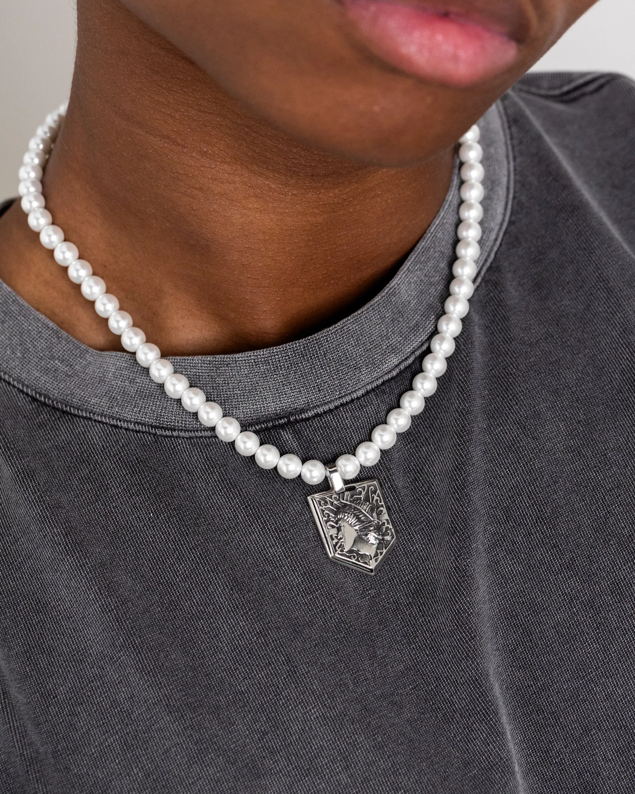Loiter X Attack On Titan Wall Maria Pearl Chain Steel/Pearl