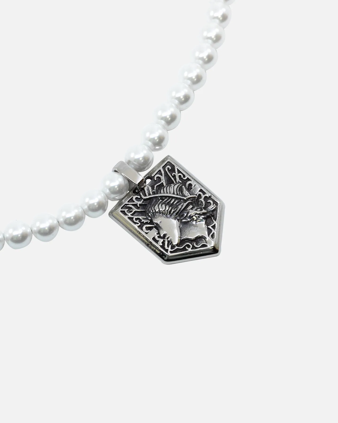 Loiter X Attack On Titan Wall Maria Pearl Chain Steel/Pearl