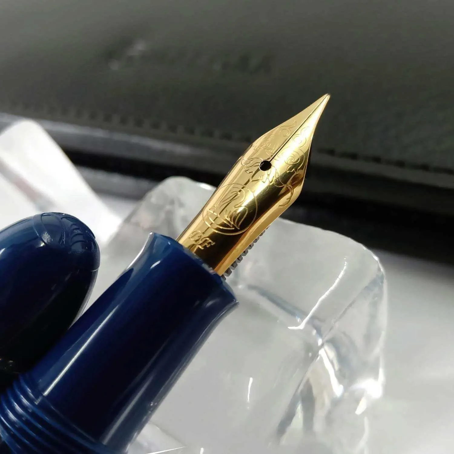 Pelikan M120 Fountain Pen, Iconic Blue (Special Edition) - Steel Nib